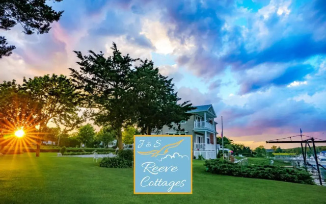 Premier Waterfront Cottage 2