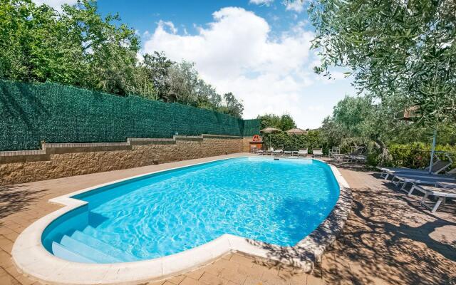 Boutique Cottage in Poggibonsi with Pool