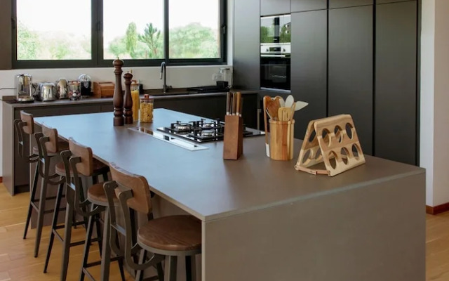 Troya Regal Villa By Cadenzalux