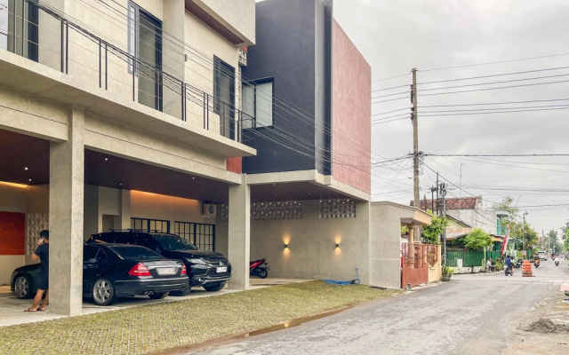 Urbanview Tigatuju Living Blitar