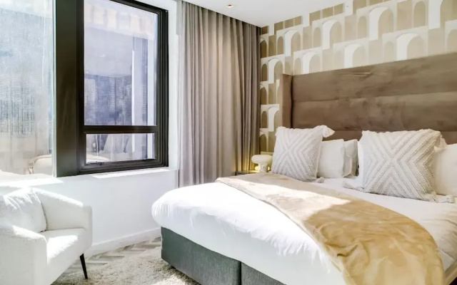 Contemporary Comfort at City Suite 905