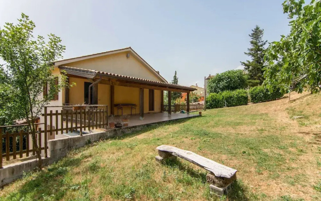 Belvilla by OYO Hillside Villa With Pool