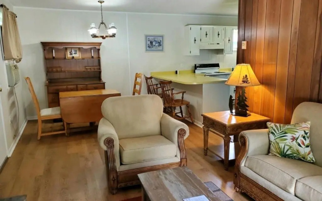 Meadowlark Motel with Restaurant & Bar