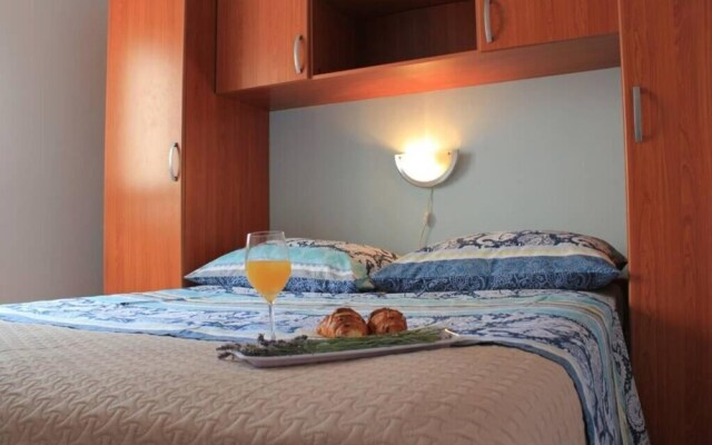 Sea View Apartment Orhideja, Sleeps 4