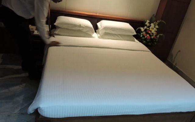 Hotel PLR Grand