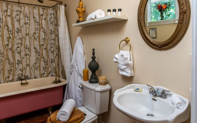 White Oak Manor Bed & Breakfast