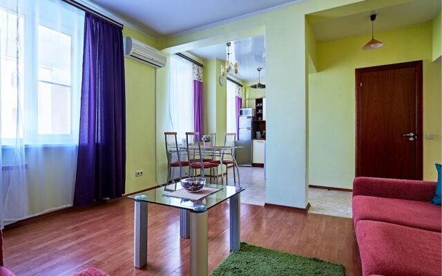 Dream House Apartment Staropimenovskiy