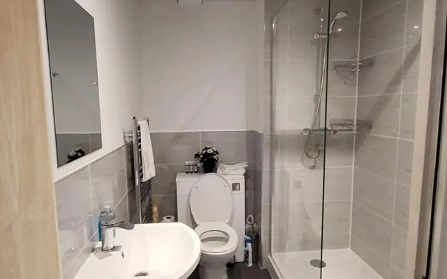 4 Separate Beds, Sleeps 6, Beautiful 2 bed Apt