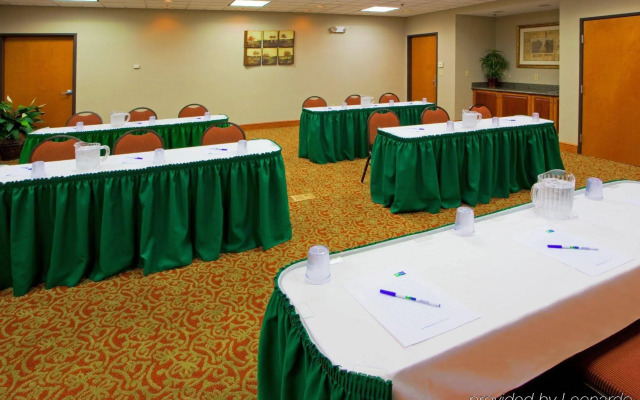 Holiday Inn Express & Suites Parkersburg-Mineral Wells by IHG