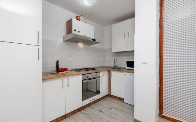 Nice Home in Pinezici With Wifi and 4 Bedrooms