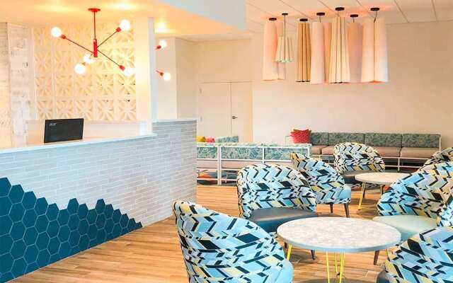 Beachside Hotel & Suites Cocoa Beach - Port Canaveral