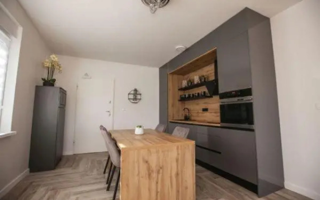 Villa S