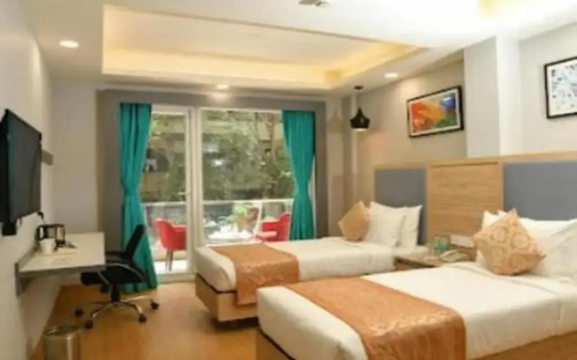 Inde Hotel Golf Course Extension