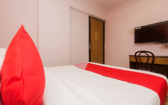 OYO 19028 Hotel Palm Star