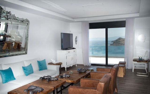 Plaka Sea Front Residence