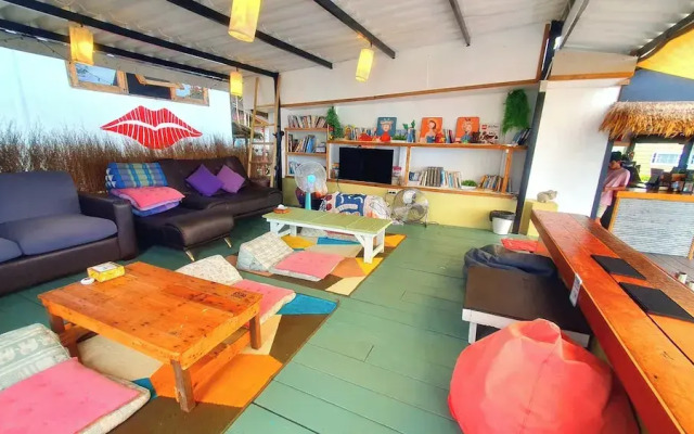 Bailan Hut Resort & Restaurant