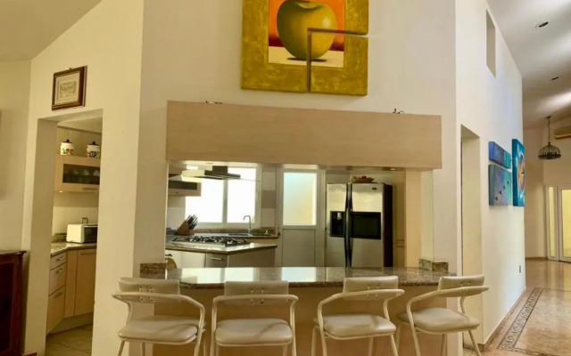 CASA con alberca, súper ubicación. Puerto de Veracruz