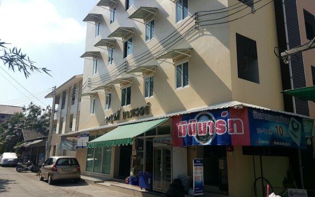 Warit Tower At Chang Phuak By Hjz