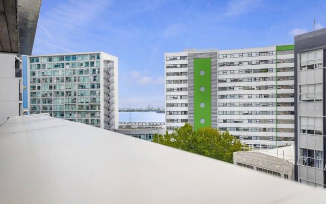 Bright & Modern Auckland Cbd Apartment