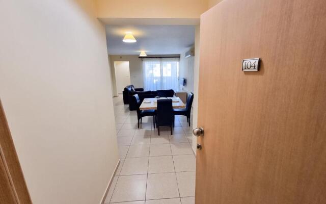 Yaar Apartment with pool and tennis court
