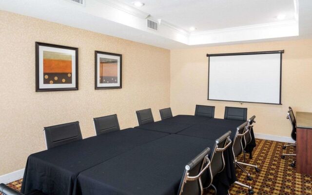 Quality Suites Irving-Las Colinas