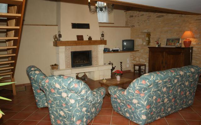 Spacious Holiday Home in Besse With Swimming Pool