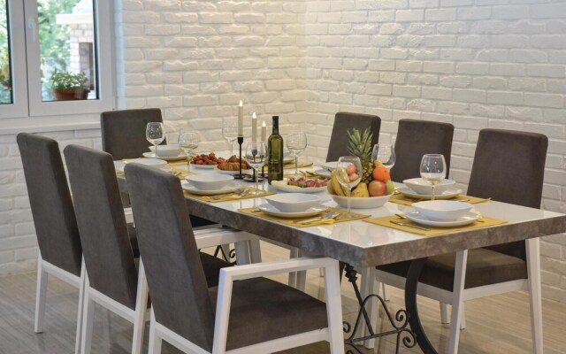 Amazing Home in Omis with Hot Tub, Sauna & WiFi