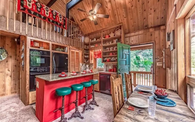 Paradise On The River Three Bedroom Cabin