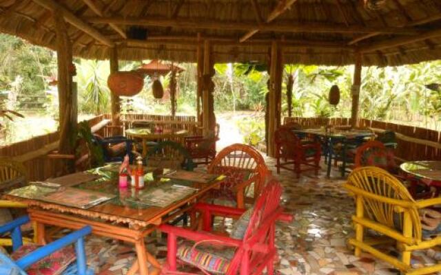Macaw Bank Jungle Lodge