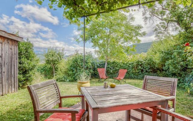 Cozy Holiday Home in Marignac-en-Diois with Garden