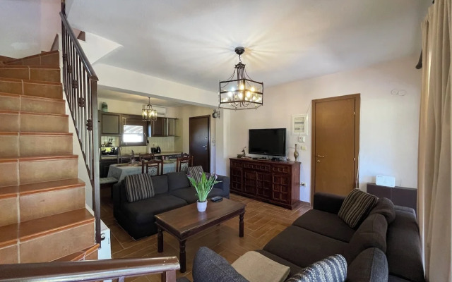 Stylish Maisonette With 3 Bedrooms in Vourvourou, Greece