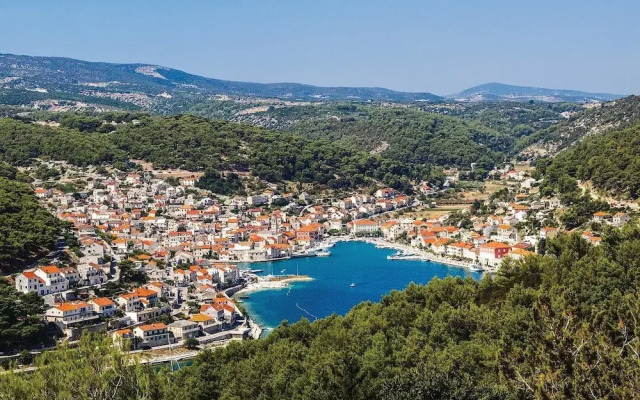 Stunning Home in Pucisca With 1 Bedrooms, Wifi and Outdoor Swimming Pool