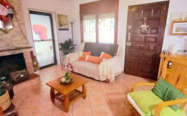 AbelesHome Villa con Piscina, Barbacoa y Parque Infantil.