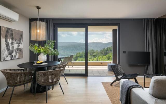 Oltremare Premium suite apartment w/pool in Rabac