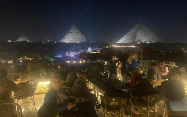 Sunshine Pyramids View Inn