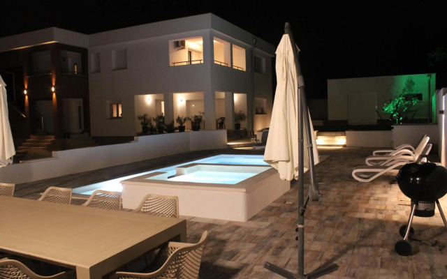 Holiday House emjalemi