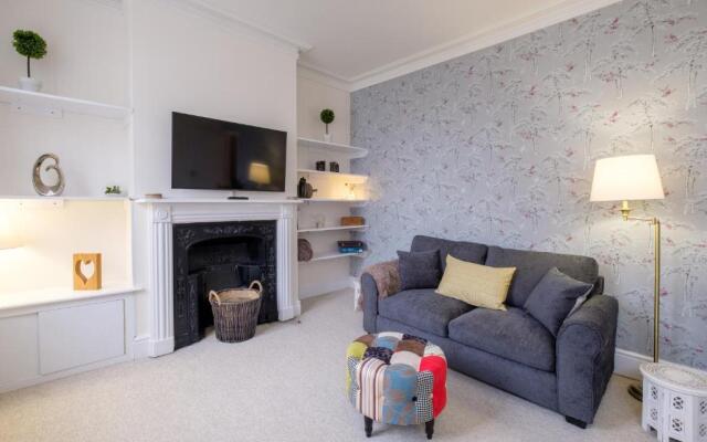 Stylish Modern Apartment in the heart of Ryde