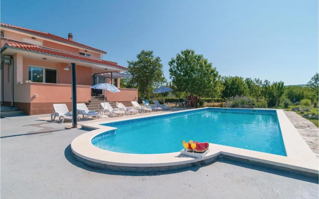Five-Bedroom Holiday home Dugopolje with a Fireplace 03