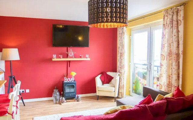 2 Bedroom Flat With Views of Castle