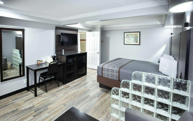 Rodeway Inn & Suites