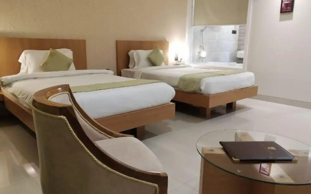 Hotel Kanha's Palm Springs
