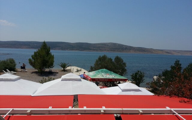 Apartments and rooms Marko