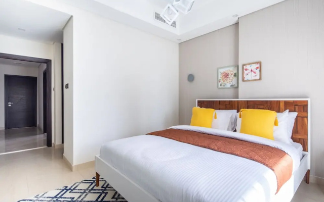 Pristine 2BR Apartment in Downtown Dubai - Sleeps 5!