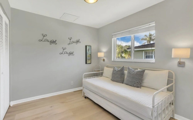 Watersedge - Private & Sanitized, Self Check-in. Perfect for Social Distancing & Working From Home. Private Pool, Pet Friendly. Super-host Support