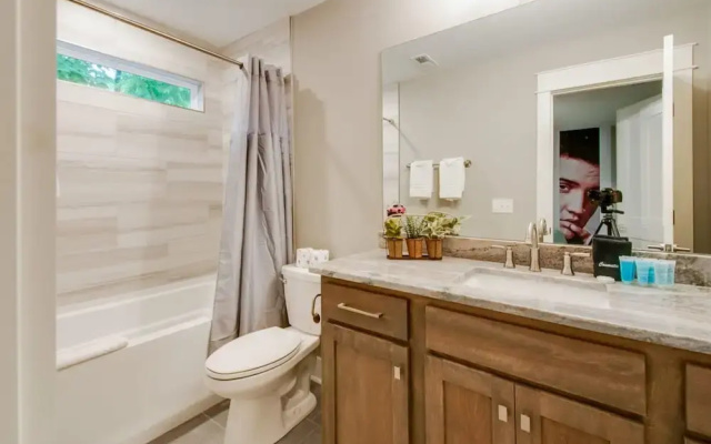 Booking Fast 12 Beds-large Yard
