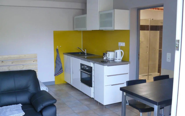 STUDIO ENTRE SAVINES ET EMBRUN PRES DU LAC DE SERREPONçON