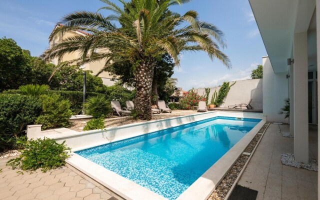 Nice Home in Makarska With Wifi and 3 Bedrooms