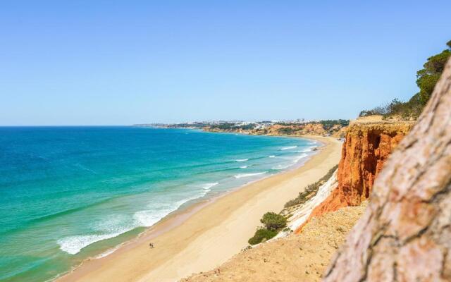 Exclusive Villa Toulouse with pool in Falesia Algarve