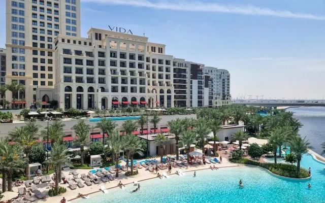 Chic 2 BR in Vida Residences Canal View