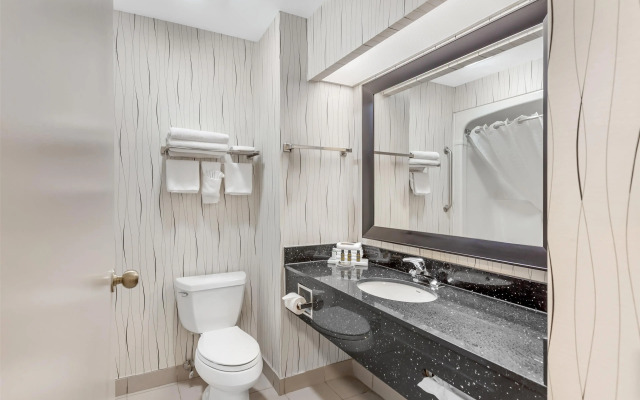 Best Western Plus Travel Hotel Toronto Airport
